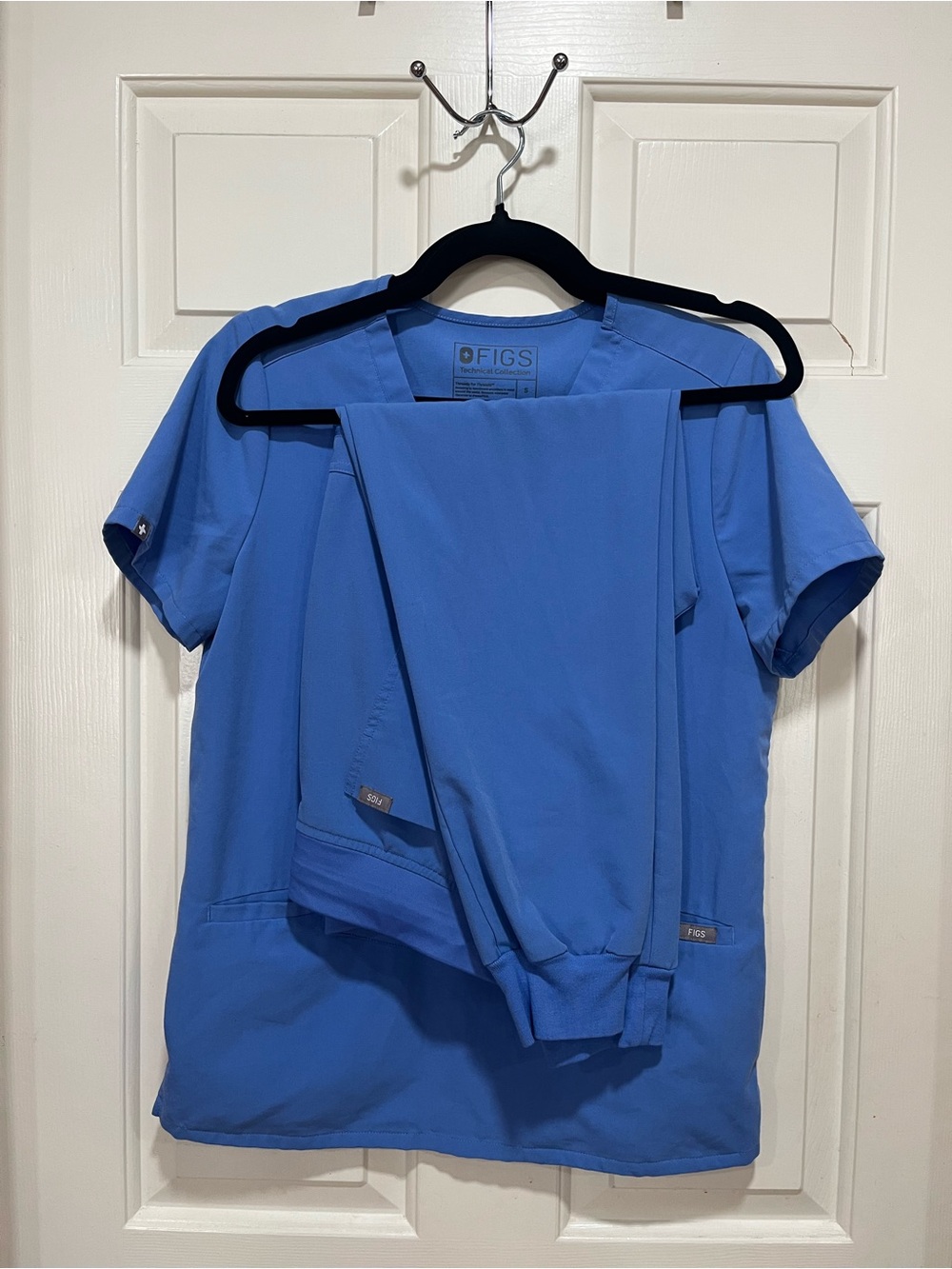 FIGS Ceil Blue Casma Scrub Top-Small & Zamora Joggers in Small/Petite